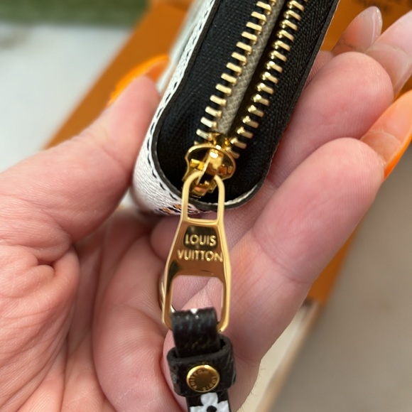 SOLD—-🔥NWT Louis Vuitton jungle coin purse - Picture 8 of 12